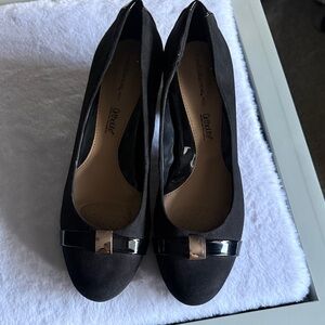 Croft & Barrow Ortholite Black Women's block heel with gold accent SIZE 10